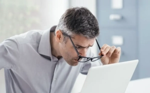 Göz İçi Lens Tedavisi: Gözlüklerinize Veda Edin